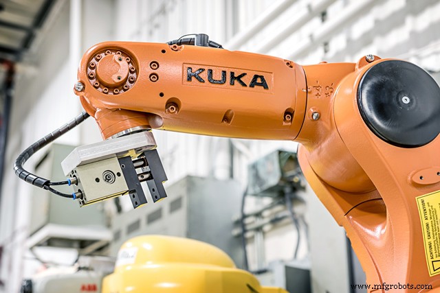 KUKA Robotics: 산업 자동화 혁신을 개척하다